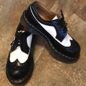 Size UK 7 US 9 Women’s Doc Martens Wing tips